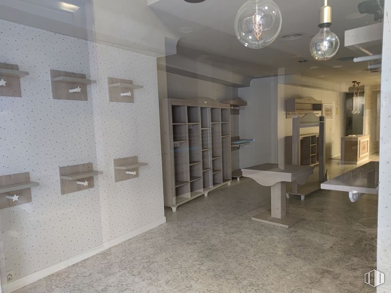 Retail for sale at Calle San Francisco, 21, Talavera de la Reina, Toledo, 45600 with lighting, table, flooring, interior design, floor, building, wall, hall, fixture and ceiling around