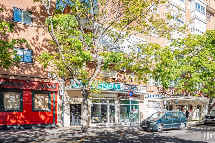 Local en alquiler en Avenida Logroño, Barajas, Madrid, 28042 con coche, ventana, zona urbana, barrio, ciudad, calle, espacio público, apartamento, área metropolitana y diseño urbano alrededor