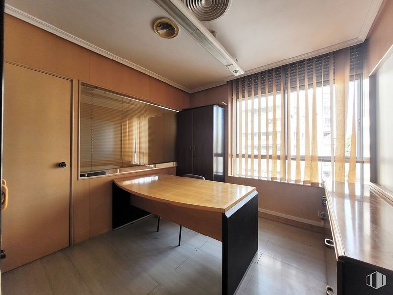 Oficina en venta en Carretera Canillas, Hortaleza, Madrid, 28043 con escritorio, puerta, ventana, mueble, mesa, edificio, madera, interiorismo, casa y confort alrededor