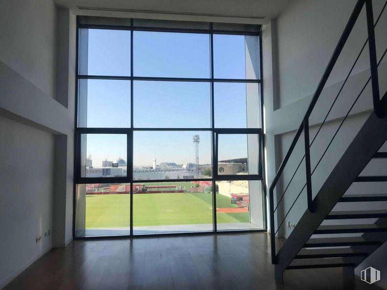 Oficina en venta en Zona San Sebastián de los Reyes, San Sebastián de los Reyes, Madrid, 28700 con ventana, edificio, cielo, accesorio, sombra, vidrio, suelos, apartamento, fachada y metal alrededor