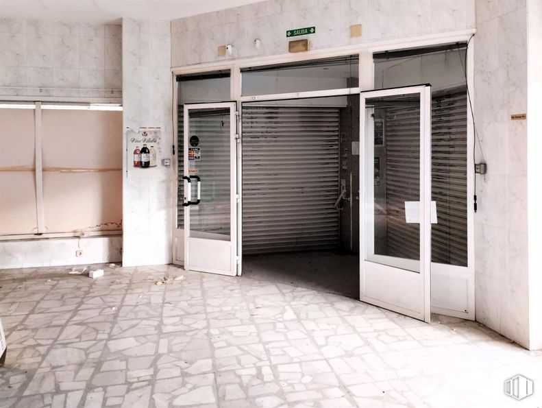 Local en alquiler y venta en Calle San Antonio, 123, Aranjuez, Madrid, 28300 con puerta, suelos, suelo, material compuesto, hormigón, azulejo, material de construcción, suelo de baldosas y aluminio alrededor