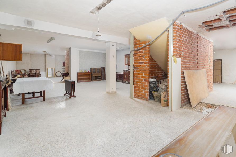 Local en venta en Calle Clara del Rey, Chamartín, Madrid, 28002 con mueble, madera, suelo, suelos, hall, edificio, sala de estar, inmobiliario, silla y madera dura alrededor