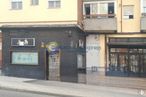 Retail for rent at Moratalaz - La Elipa, Ciudad Lineal, Madrid, 28017 with window, building, road surface, fixture, facade, city, sidewalk, road, human settlement and wood around