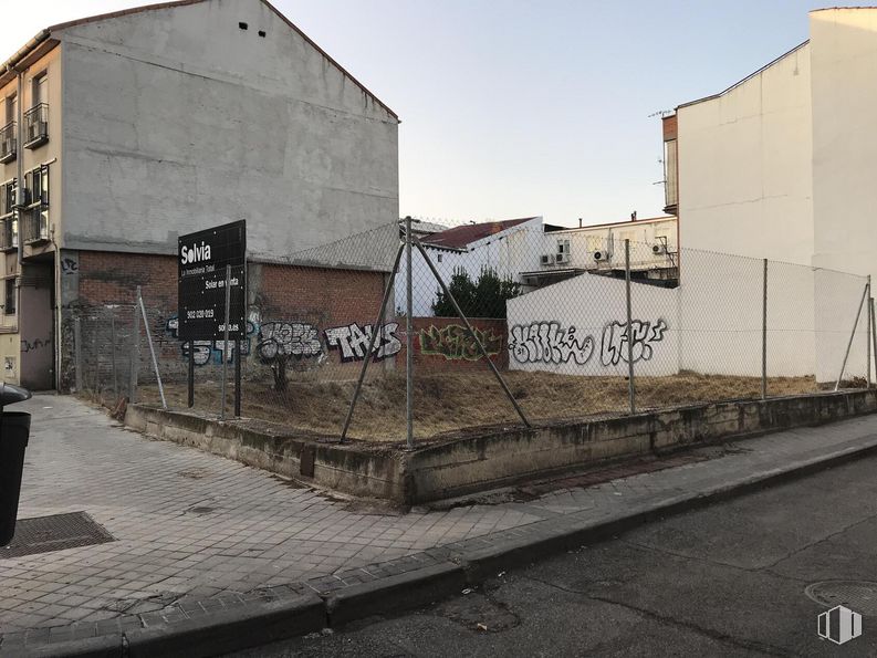 Suelo en venta en Calle Jesús del Pino, 11, Villa de Vallecas, Madrid, 28031 con edificio, propiedad, cielo, asfalto, superficie de la carretera, arquitectura, barrio, diseño urbano, pared y zona residencial alrededor