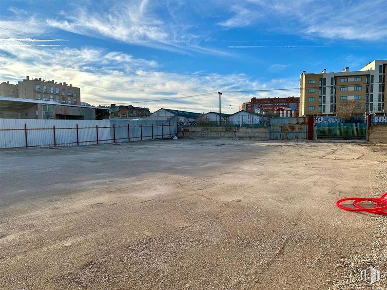 Suelo en alquiler en Calle Bernarda García, 14, Vicálvaro, Madrid, 28052 con edificio, cielo, material compuesto, hormigón y valla alrededor