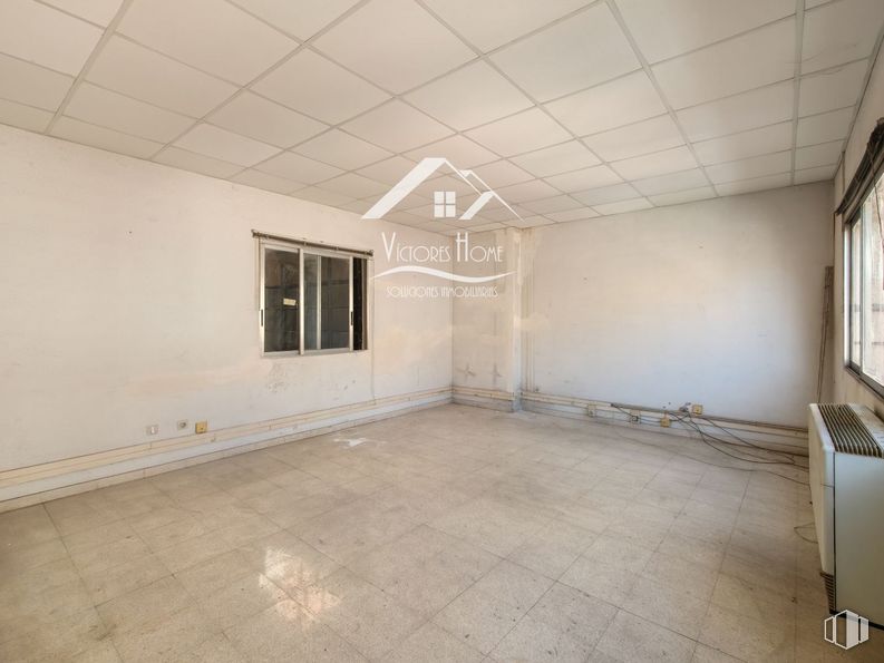 Industrial for rent at Carretera Villaverde a Vallecas, Villa de Vallecas, Madrid, 28031 with window, flooring, floor, ceiling, apartment, room, hall, tile flooring, plaster and daylighting around