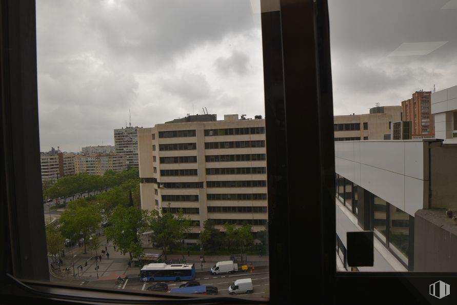 Oficina en alquiler en Plaza Castilla, 3, Tetuán, Madrid, 28046 con ventana, nube, cielo, edificio, accesorio, bloque de torre, diseño urbano, propiedad material, ciudad y bienes raíces alrededor