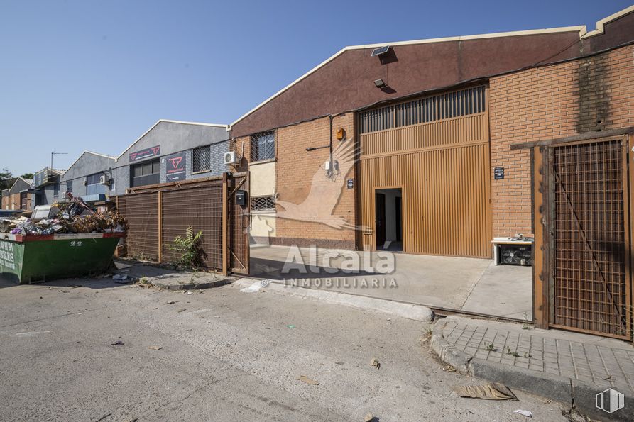 Nave en alquiler en Calle Jaén, Alcalá de Henares, Madrid, 28804 con cielo, propiedad, edificio, ventana, lote de terreno, madera, superficie de la carretera, arquitectura, asfalto y zona residencial alrededor