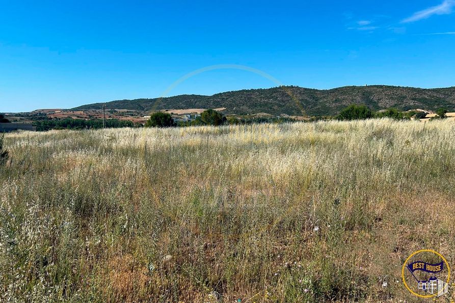 Land for sale at Zona de expansión, Cuenca, 16002 with sky, plant, plant community, mountain, cloud, natural landscape, vegetation, highland, grass and grassland around