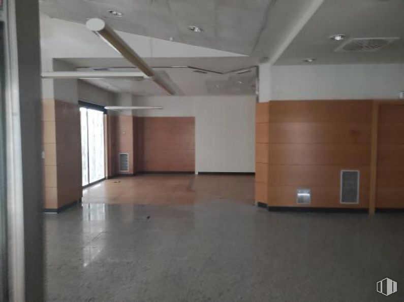 Retail for sale at Calle Rafael Alberti, 11, Collado Villalba, Madrid, 28400 with hall, interior design, floor, flooring, wood, fixture, ceiling, space, event and glass around