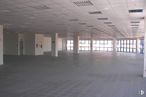 Industrial for rent at Polígono Las Arenas, Pinto, Madrid, 28320 with window, fixture, hall, interior design, flooring, floor, building, ceiling, tile flooring and glass around