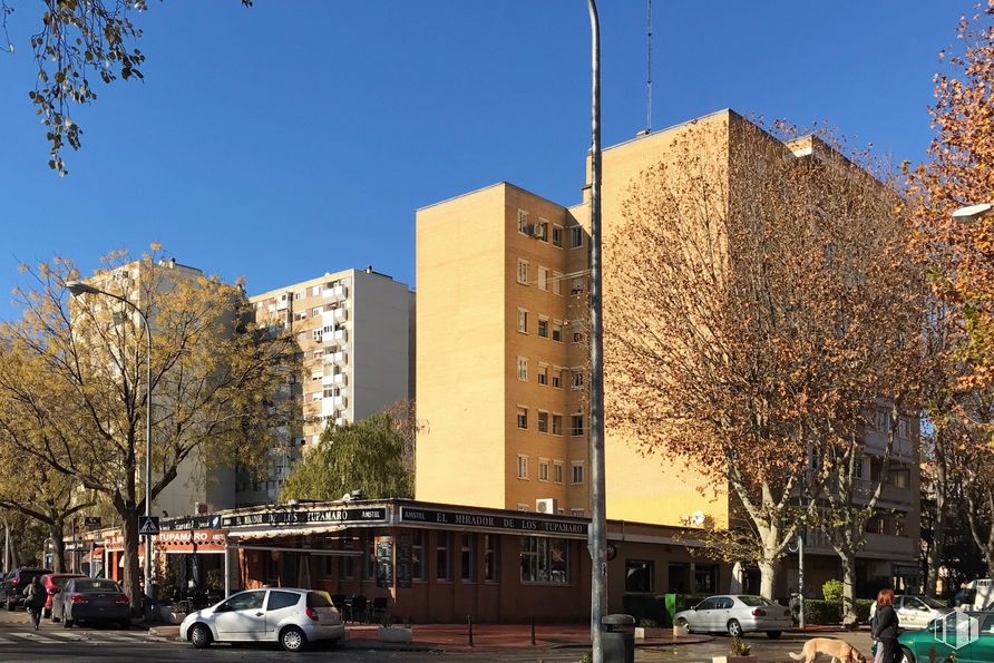 Local en alquiler en Calle Cuenca, 1, Alcalá de Henares, Madrid, 28804 con coche, edificio, cielo, planta, neumático, rueda, vehículo, infraestructura, árbol y bloque de torre alrededor