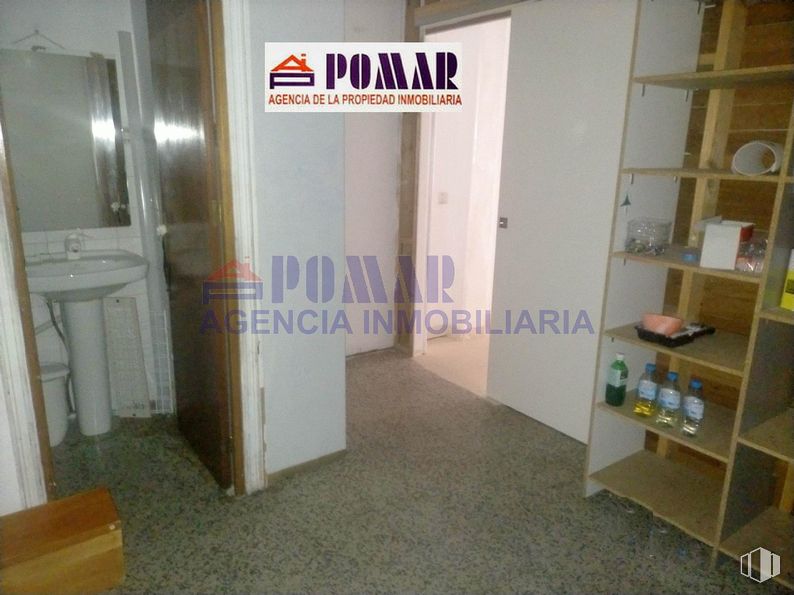 Retail for rent at Paseo San Roque, Ávila, 05003 with flooring, floor, wood stain, plywood and hardwood around