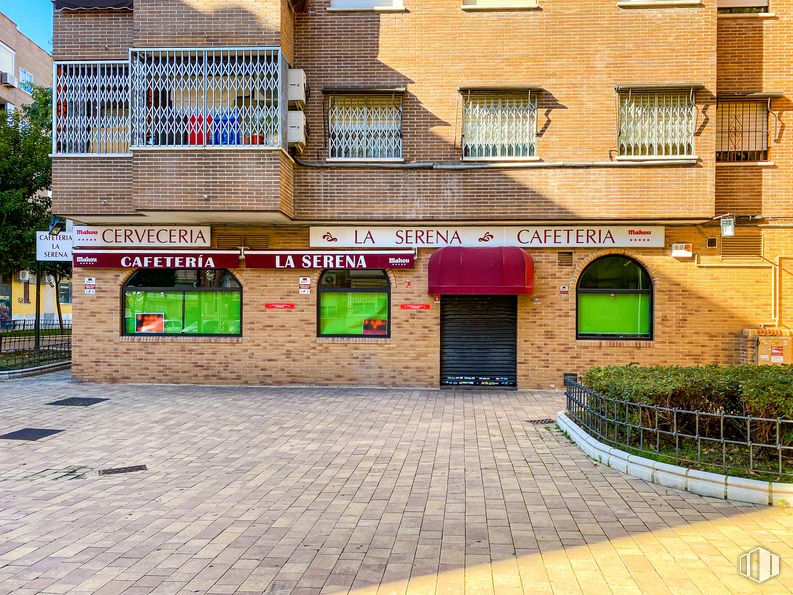 Retail for sale at Calle Núñez De Balboa, 12, Leganés, Madrid, 28911 with window, building, door, plant, infrastructure, road surface, wood, architecture, brick and urban design around