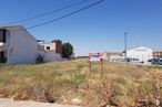 Land for sale at Avenida IV Centenario, 10, Quintanar de la Orden, Toledo, 45800 with building, plant, sky, ecoregion, window, road surface, vehicle, asphalt, land lot and wheel around