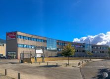 Office for sale & for rent at Polígono Industrial Arenas, Pinto, Madrid, 28320 with building, sky, cloud, window, urban design, house, tree, commercial building, facade and residential area around