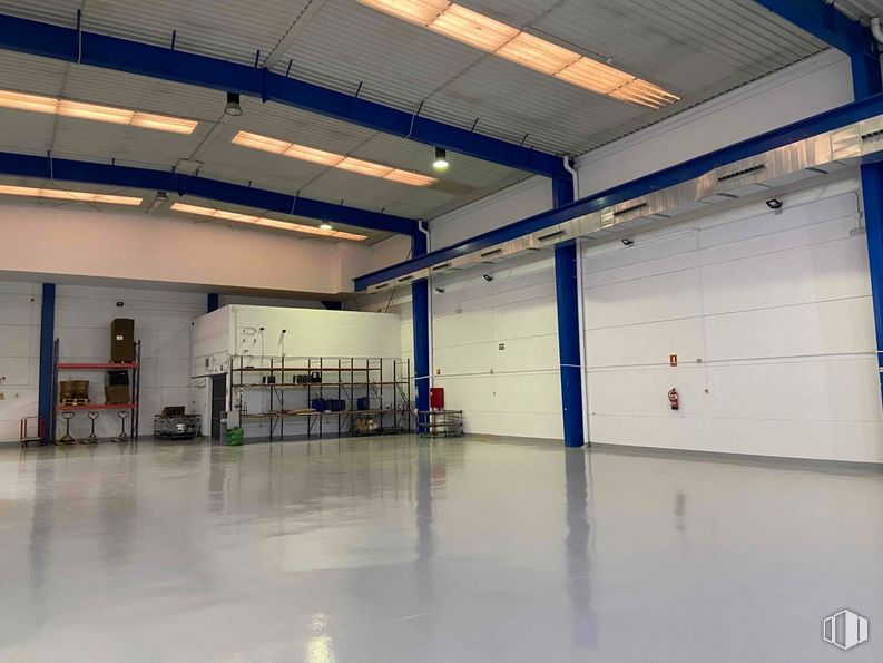 Industrial for sale at Zona empresarial Las Rozas, Las Rozas de Madrid, Madrid, 28230 with field house, hall, building, floor, flooring, ceiling, chair, parking, event and shade around