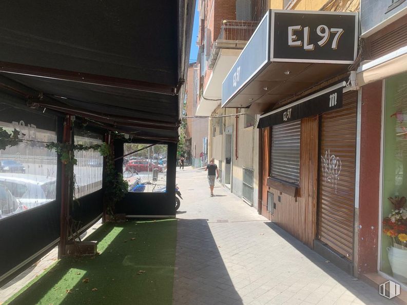 Local en alquiler en Calle Infanta Mercedes, Tetuán, Madrid, 28020 con arquitectura, superficie de la carretera, sombra, edificio, ciudad, área metropolitana, acera, carretera, zona urbana y asfalto alrededor