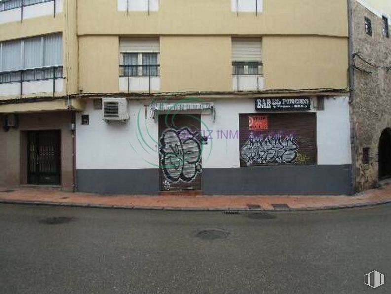 Retail for sale at Zona Puerta de Valencia, Cuenca, 16001 with building, door, window, plant, art, fixture, house, asphalt, road surface and font around