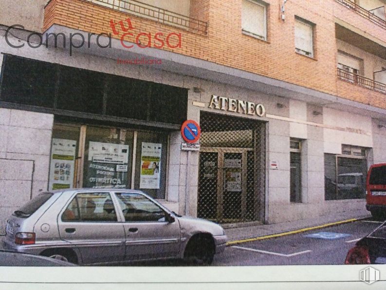 Retail for sale at Zona Universidad, Segovia, 40005 with car, building, wheel, automotive parking light, land vehicle, vehicle, property, window, motor vehicle and lighting around