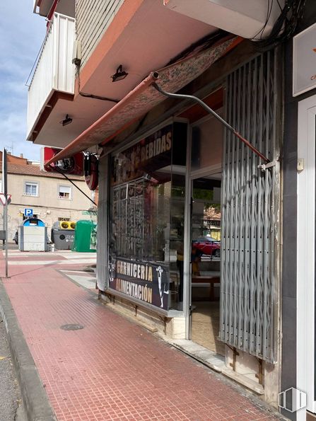 Retail for sale at Centro urbano, Alcobendas, Madrid, 28100 with building, wall, facade, city, wood, flowerpot, sidewalk, urban design, road surface and mixed-use around