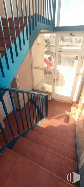 Industrial for rent at Polígono Vicolozano, Ávila, 05194 with property, building, stairs, product, wood, fixture, flooring, architecture, interior design and floor around