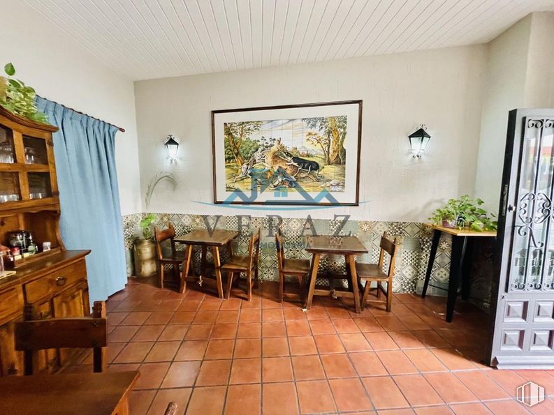 Retail for rent at Carretera Calera y Chozas, Talavera de la Reina, Toledo, 45600 with chair, painting, kitchen & dining room table, table, picture frame, furniture, plant, wood, interior design and flooring around