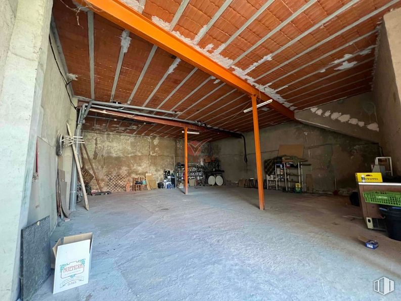 Retail for sale at Avenida Huerta Abajo, San Lorenzo de la Parrilla, Cuenca, 16770 with flooring, wood, hall, floor, fixture, composite material, ceiling, beam, concrete and engineering around