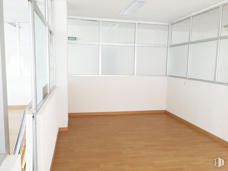 Oficina en alquiler en Calle Sepúlveda, 6, Alcobendas, Madrid, 28108 con madera, piso, rectángulo, suelo, accesorio, madera dura, tinte para madera, vidrio, madera contrachapada y techo alrededor