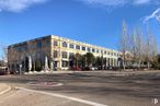 Office for sale & for rent at Calle Chile, 10, Las Rozas de Madrid, Madrid, 28290 with building, sky, tree, window, road surface, urban design, neighbourhood, residential area, house and asphalt around