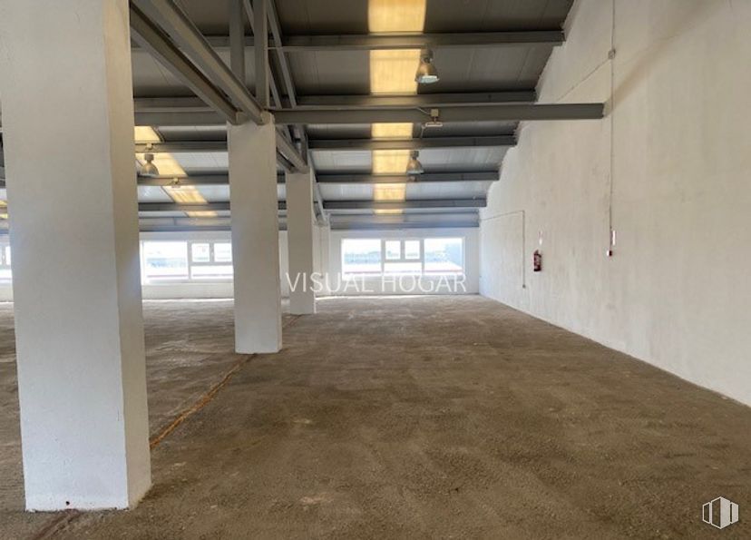 Nave en venta en Calle Industrias, 2, Alcorcón, Madrid, 28923 con madera, hall, suelo, suelos, haz, accesorio, aparcamiento, techo, sombra y edificio alrededor