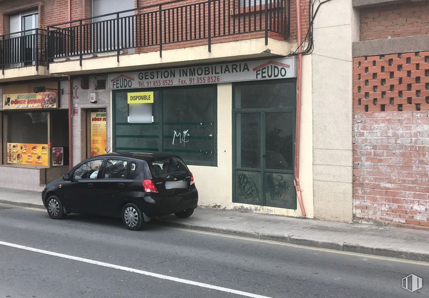 Retail for sale at Avenida Madrid, Collado Mediano, Madrid, 28450 with car, building, tire, automotive parking light, wheel, vehicle, property, window, automotive tire and automotive lighting around