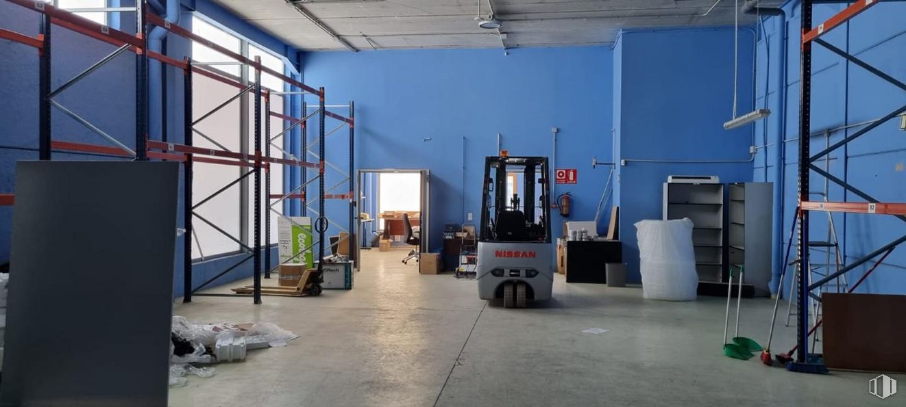 Industrial for rent at Calle Río Jarama, Toledo, 45006 with building, automotive design, motor vehicle, flooring, tire, floor, asphalt, gas, engineering and forklift truck around