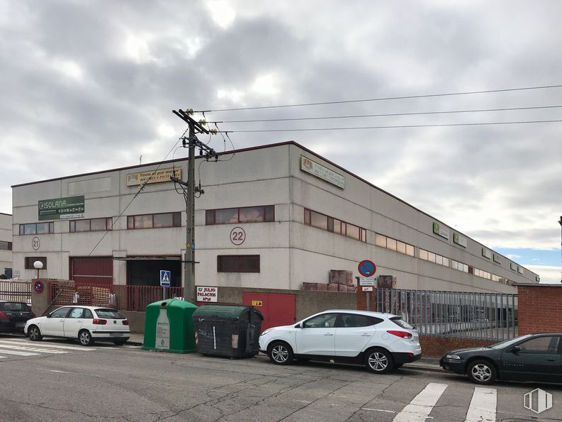 Nave en alquiler en Calle Daza Valdés, 7, Leganés, Madrid, 28914 con coche, edificio, rueda, luz de estacionamiento automotriz, nube, neumático, cielo, vehículo terrestre, vehículo y propiedad alrededor