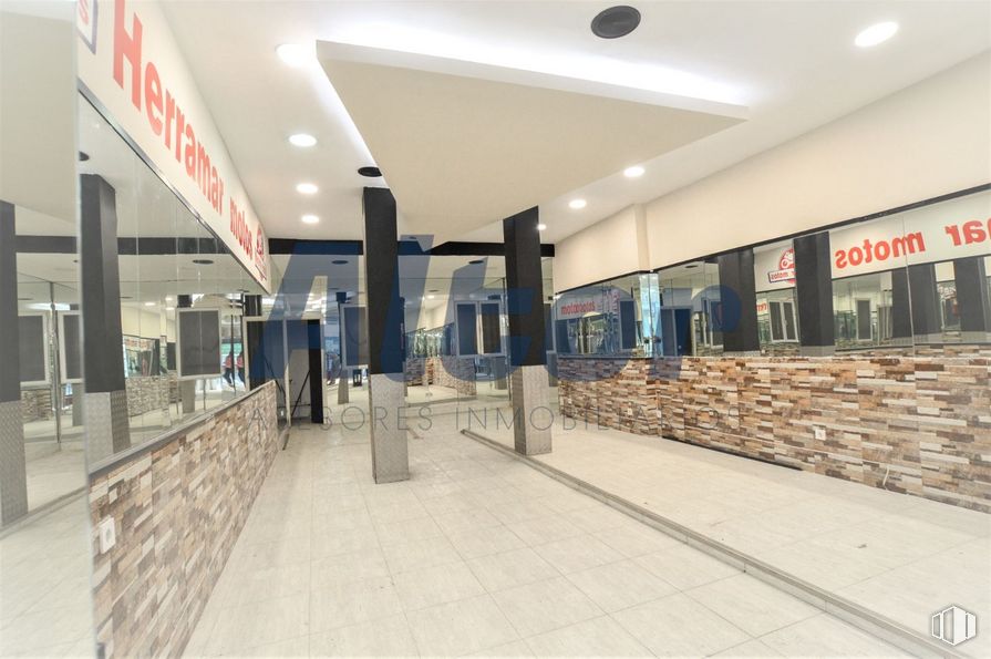 Local en venta en Calle Galileo, Chamberí, Madrid, 28015 con interiorismo, suelos, suelo, techo, accesorio, edificio, venta al por menor, ciudad, edificio comercial y vidrio alrededor