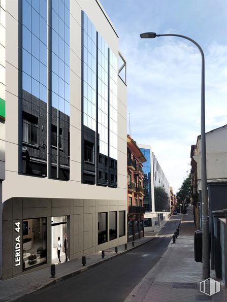 Oficina en alquiler en Calle Lérida, 44, Tetuán, Madrid, 28020 con edificio, luz de la calle, cielo, arquitectura, diseño urbano, ventana, asfalto, superficie de la carretera, ciudad y fachada alrededor