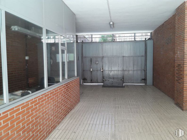 Local en venta en Ronda Toledo, Arganzuela, Madrid, 28005 con alumbrado, edificio, interiorismo, suelo, suelos, accesorio, inmobiliario, ladrillo, gas y techo alrededor