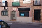 Local en venta en Calle Illescas, 28, Yuncos, Toledo, 45210 con ventana, coche, edificio, puerta, madera, superficie de carretera, ladrillo, área residencial, asfalto y bienes raíces alrededor