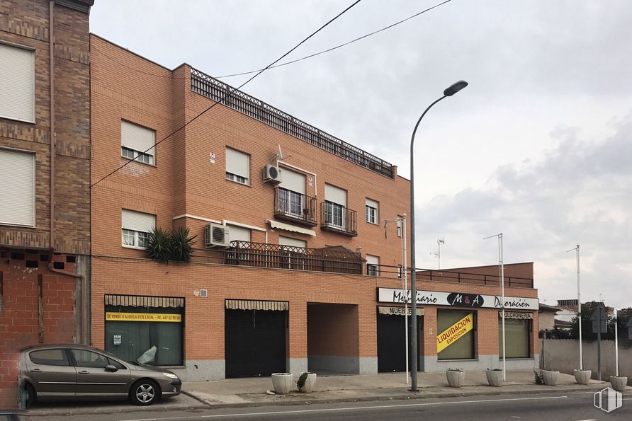 Retail for sale & for rent at Calle Real, 51, Camarena, Toledo, 45180 with car, building, street light, window, tire, sky, wheel, cloud, vehicle and architecture around