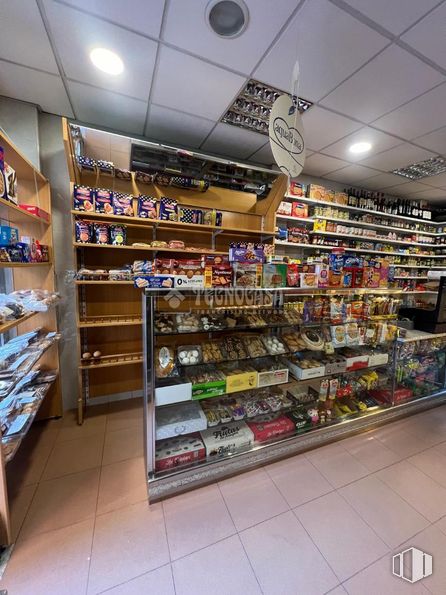 Local en venta en Calle Rojas Zorrilla, Alcalá de Henares, Madrid, 28805 con estante, estantería, cliente, comida, tienda, venta al por menor, alimentos integrales, comercio, servicio y mercado alrededor