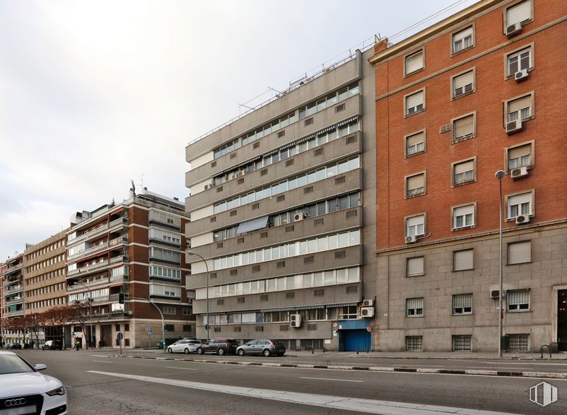 Oficina en alquiler en Calle Maudes, 51, Chamberí, Madrid, 28003 con edificio, ventana, cielo, vehículo, rueda, diseño urbano, coche, bloque de pisos, vecindario y condominio alrededor