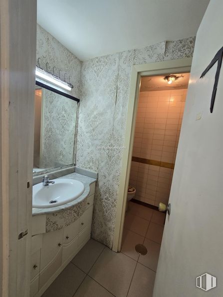 Local en venta en Calle Nieremberg, Chamartín, Madrid, 28002 con fregadero, mueble de baño, espejo, grifo, propiedad, lavabo, accesorios de fontanería, cuarto de baño, edificio y accesorio alrededor