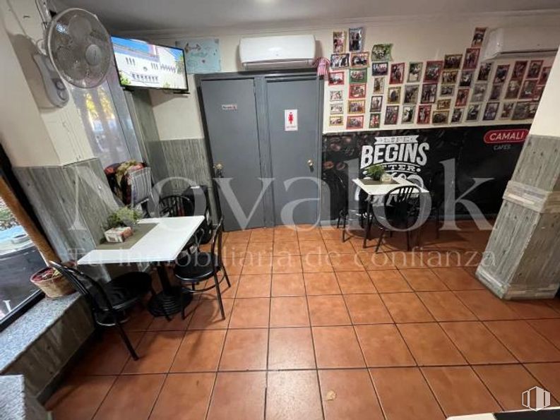 Local en alquiler en Zona Norte - Universidad, Móstoles, Madrid, 28933 con mesa, silla, mueble, edificio, interiorismo, casa, suelos, suelo, madera y sofá alrededor