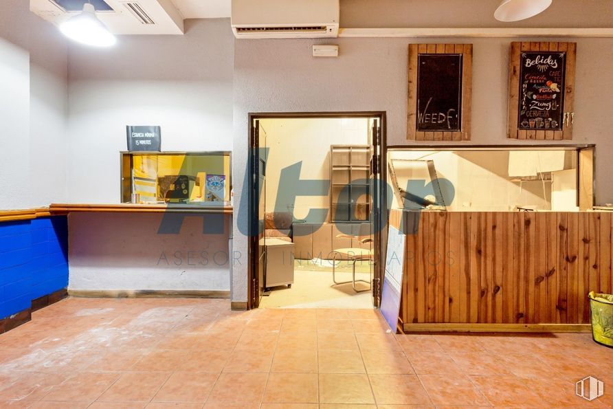 Local en venta en Calle Alcalá, San Blas - Canillejas, Madrid, 28027 con mueble, marco, interiorismo, madera, suelos, suelo, ebanistería, casa, madera dura y edificio alrededor