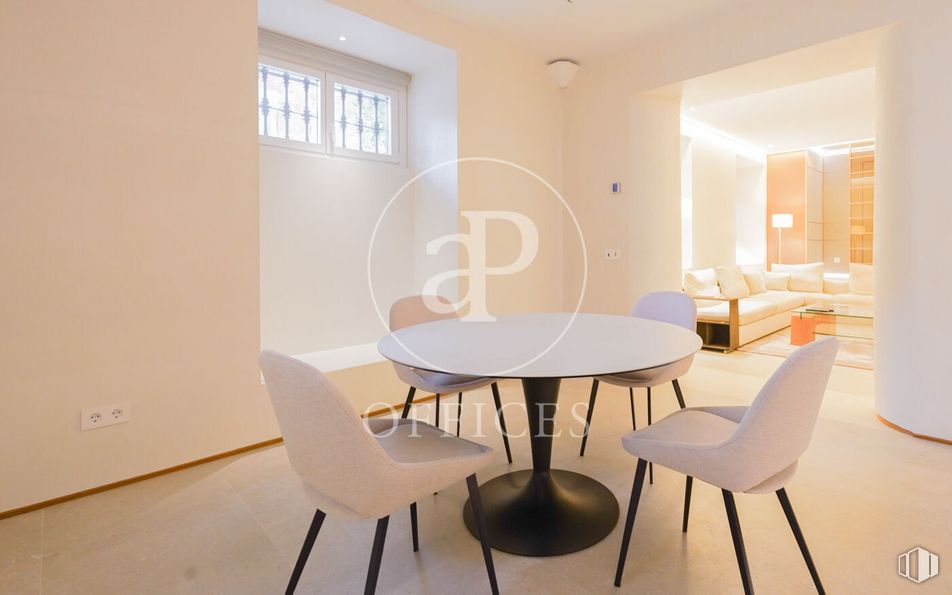 Oficina en alquiler en Calle Felipe IV, Retiro, Madrid, 28014 con silla, sofá, ventana, mesa de centro, mesa de cocina y comedor, mesa, mueble, edificio, madera y interiorismo alrededor