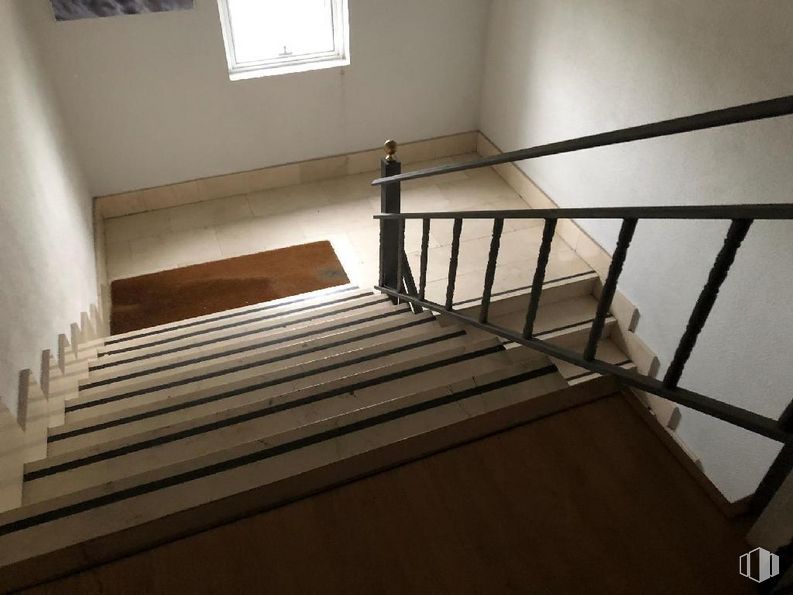 Nave en venta en Calle Hermanos Lumiere, 12, Getafe, Madrid, 28906 con cama, ventana, edificio, madera, diseño de interiores, casa, suelo, arquitectura, piso y escaleras alrededor