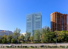 Office for rent at Torre Spínola, Cardenal Marcelo Spinola, 42, Chamartín, Madrid, 28016 with building, sky, plant, daytime, skyscraper, window, natural environment, infrastructure, tree and botany around