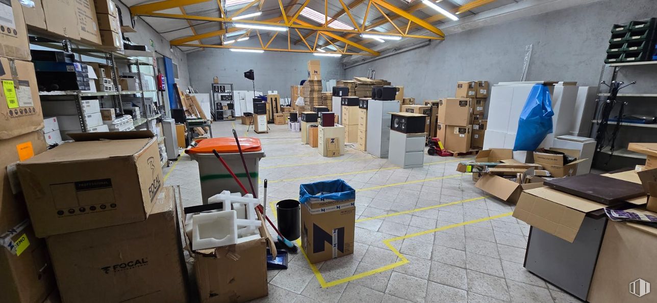 Industrial for rent at Calle Zaida, 89, Carabanchel, Madrid, 28019 with shipping box, box, cardboard packaging, packaging and labeling, cardboard, paper product, packing materials, warehouse, inventory and package delivery around