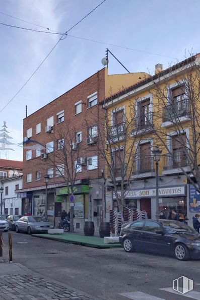 Local en venta en Calle Carretas, 20, Villaviciosa de Odón, Madrid, 28670 con edificio, coche, rueda, cielo, neumático, nube, ventana, vehículo, infraestructura y superficie de carretera alrededor