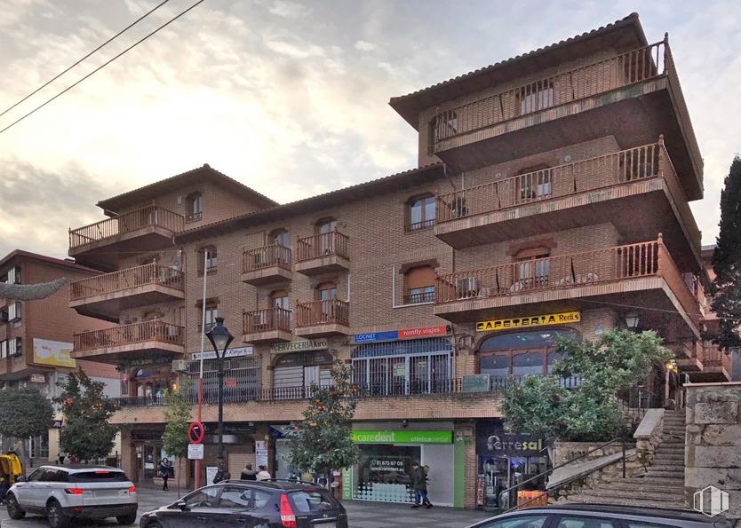 Local en venta en Calle Pablo Iglesias, Arganda del Rey, Madrid, 28500 con coche, edificio, luz de estacionamiento, nube, neumático, cielo, rueda, propiedad, ventana y vehículo alrededor